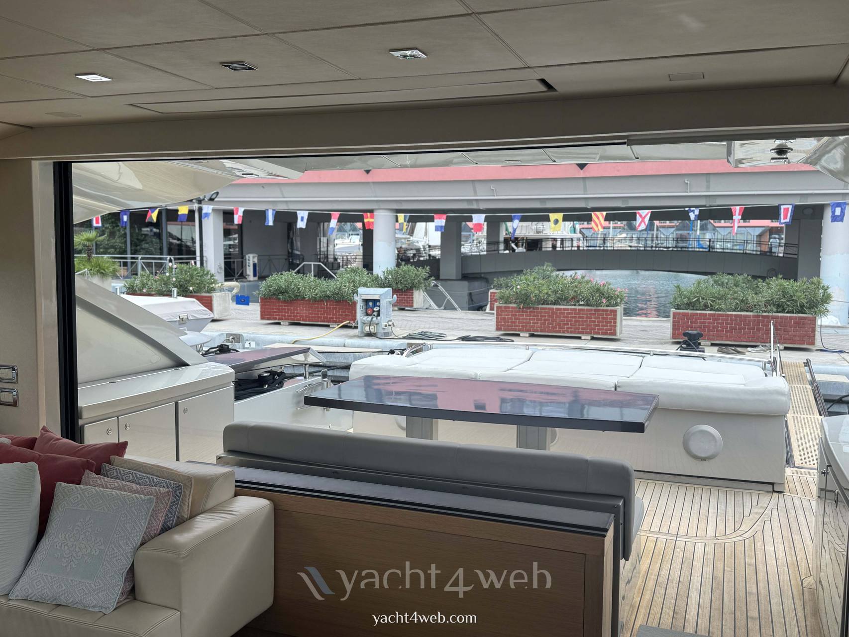 Pershing 80