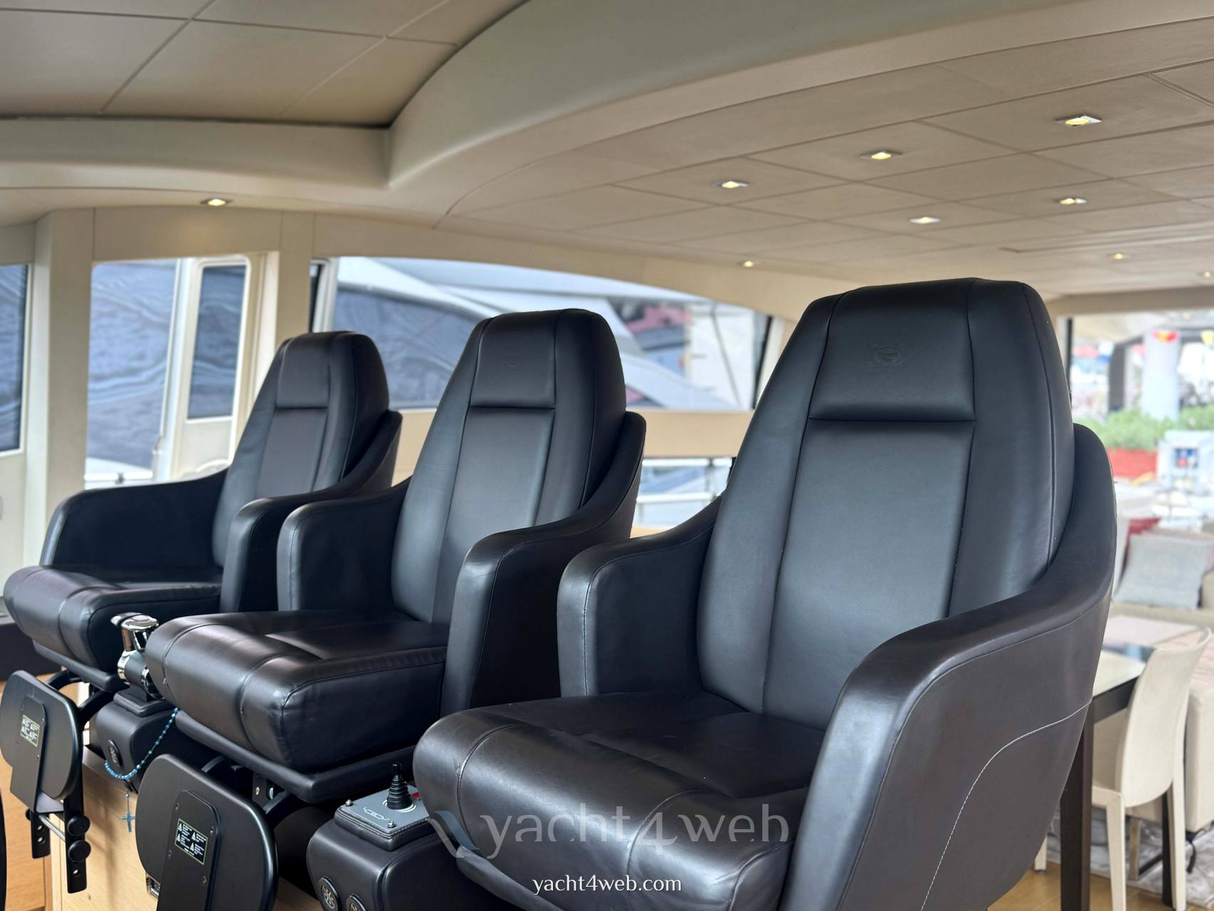 Pershing 80