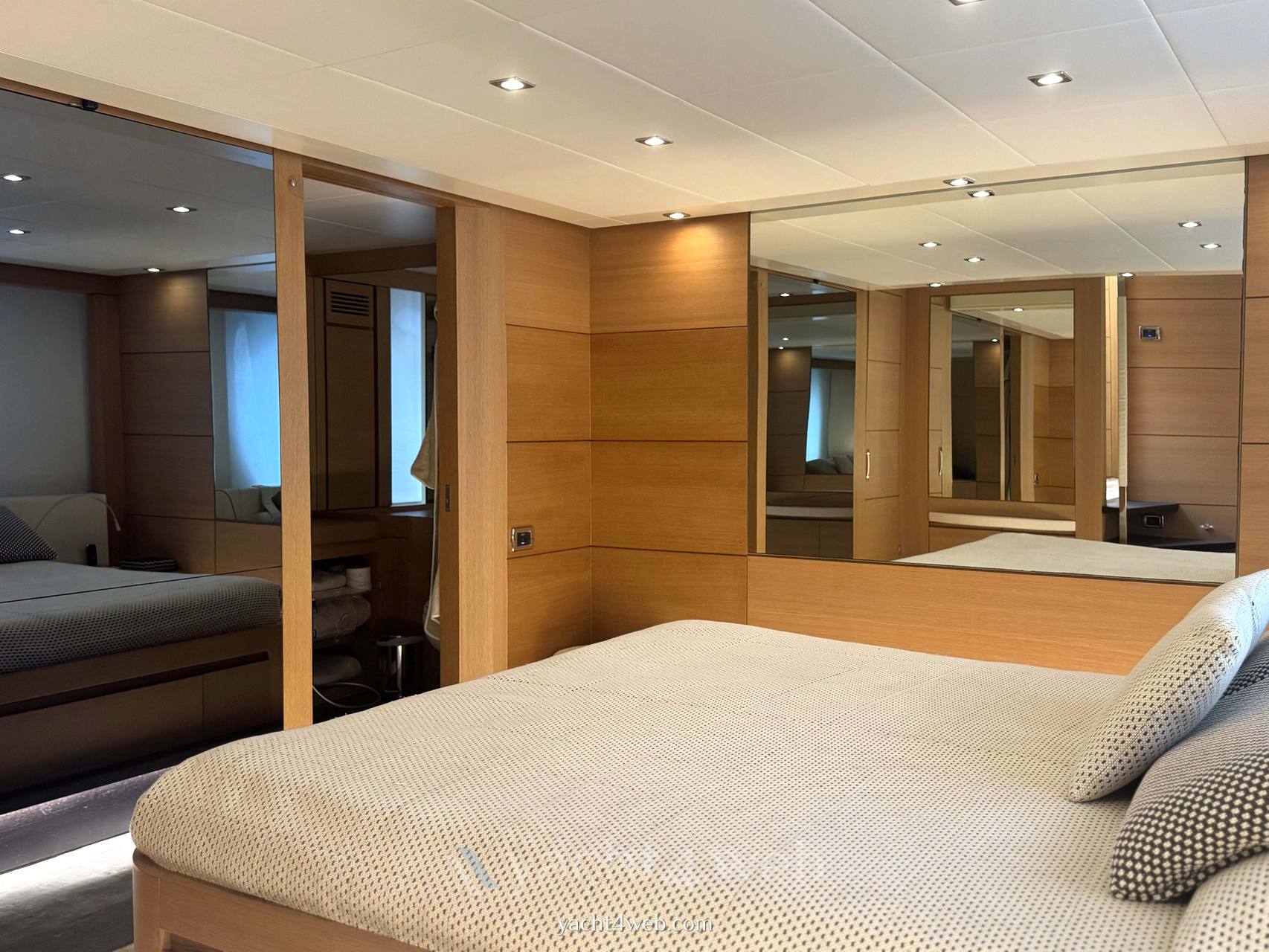 Pershing 80