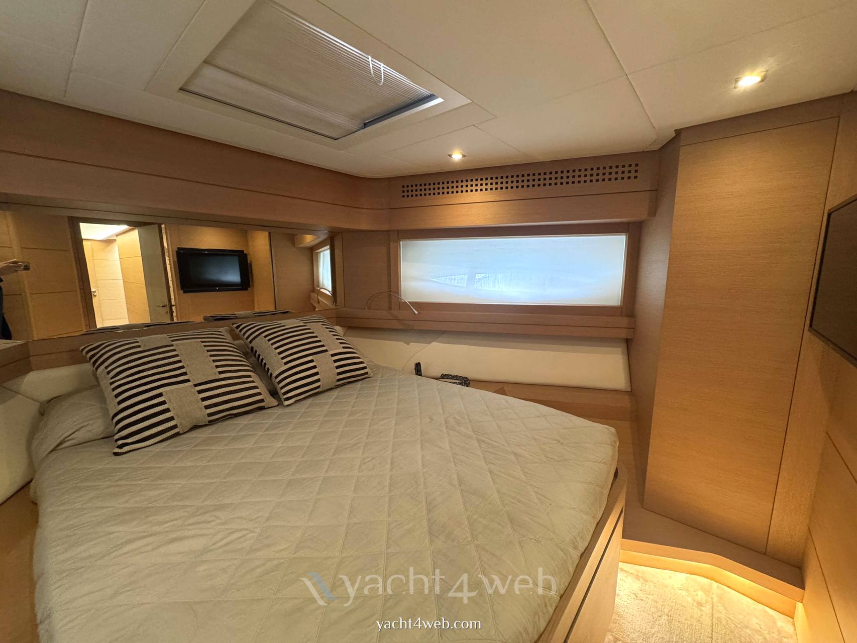 Pershing 80
