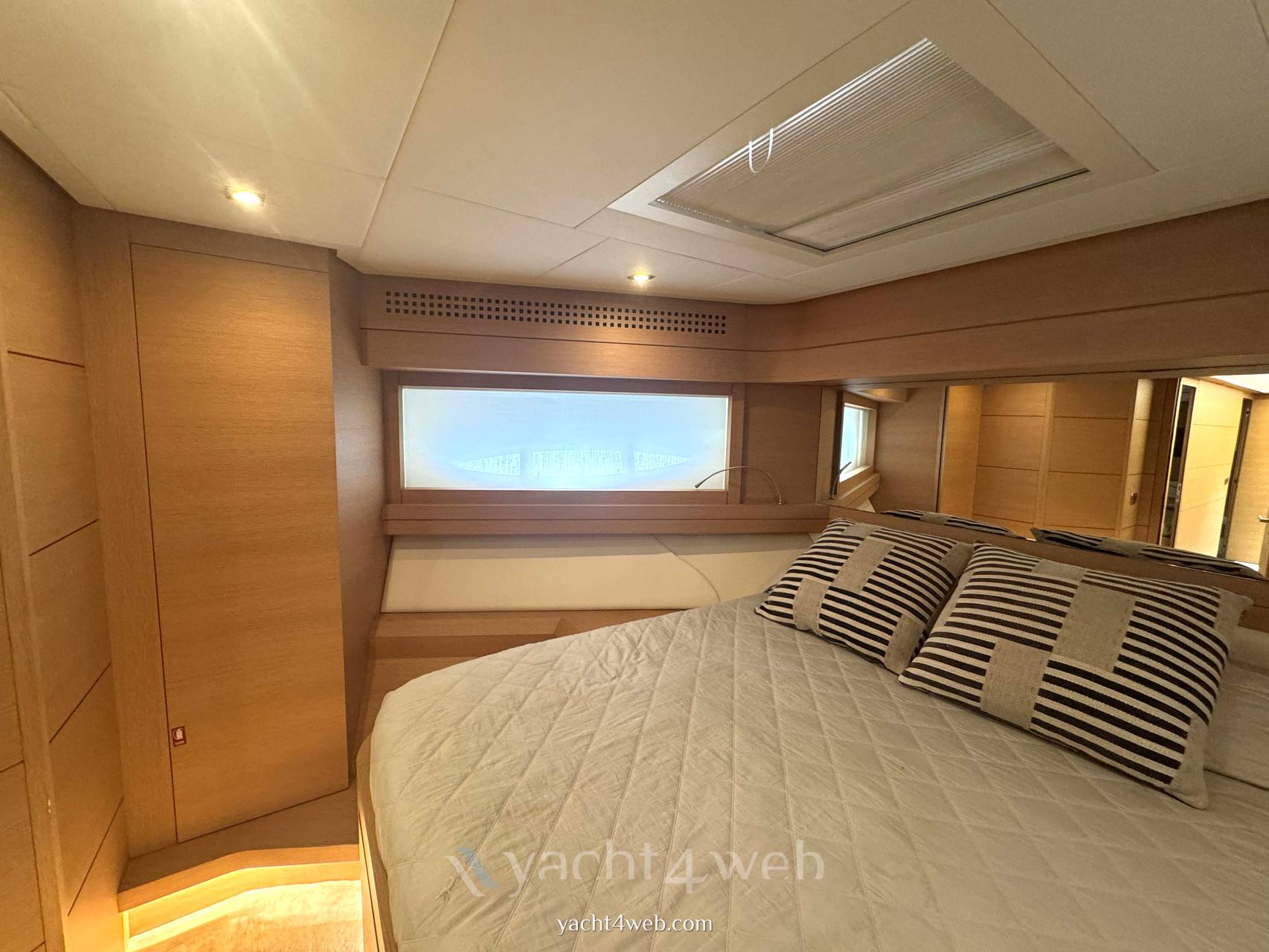 Pershing 80