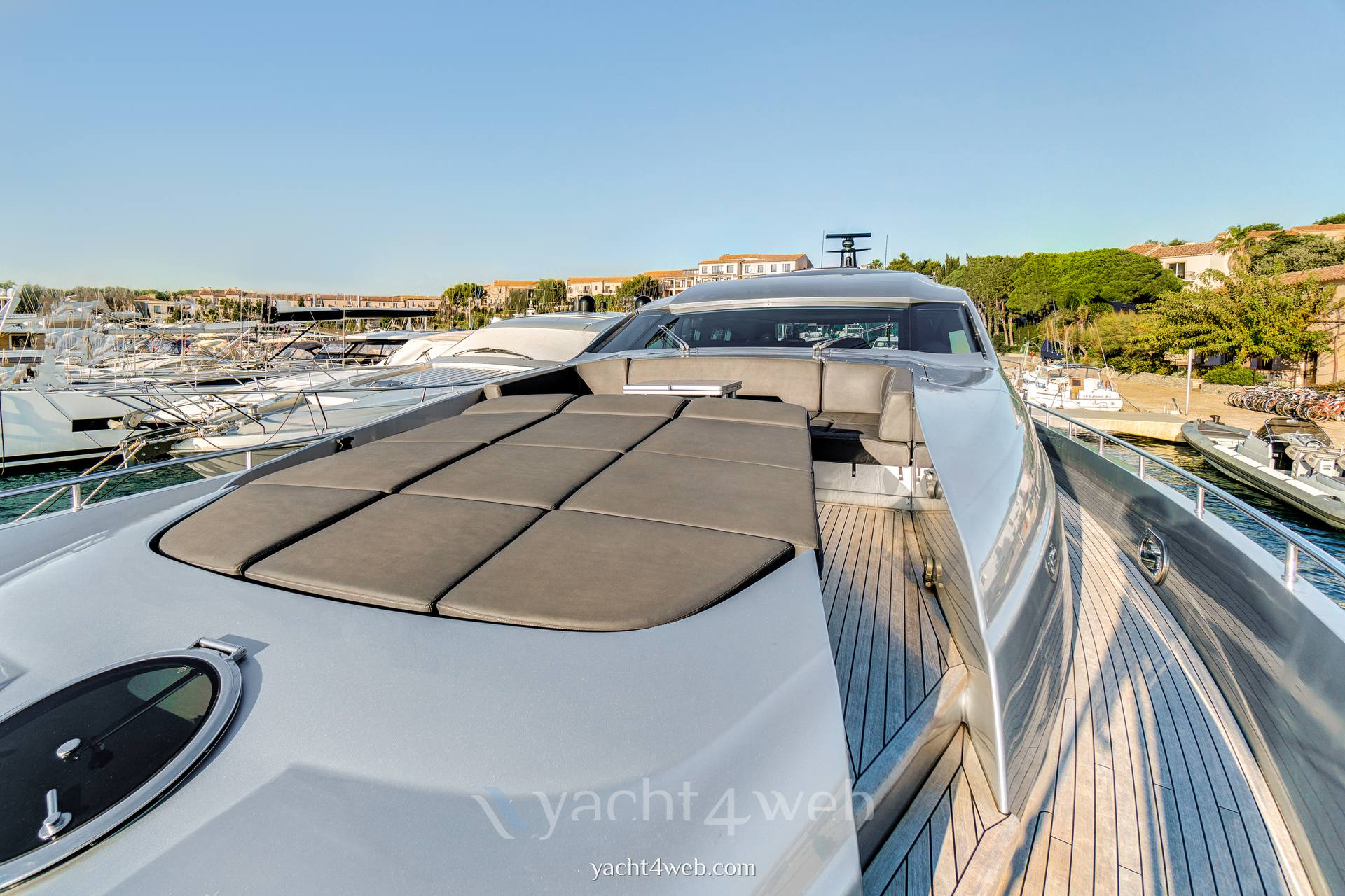Pershing 92