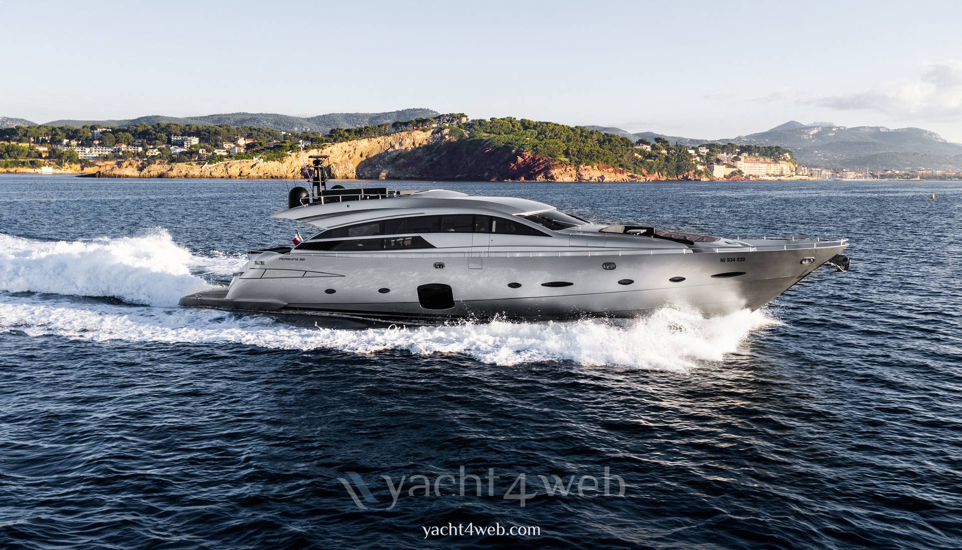 Pershing 92