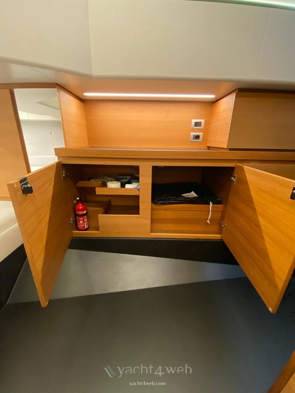 Wally Wallytender 48