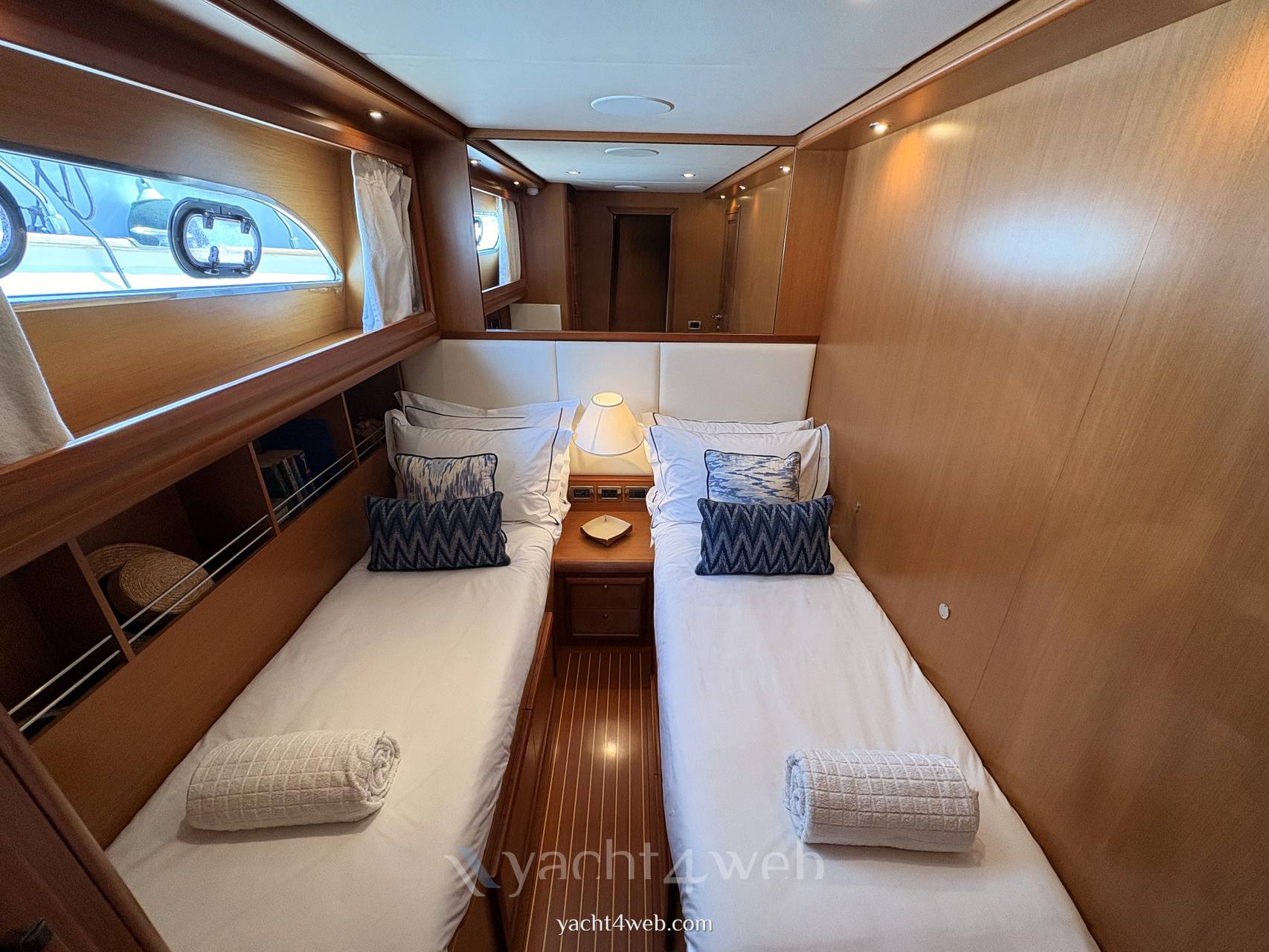 Mochi craft Dolphin 74