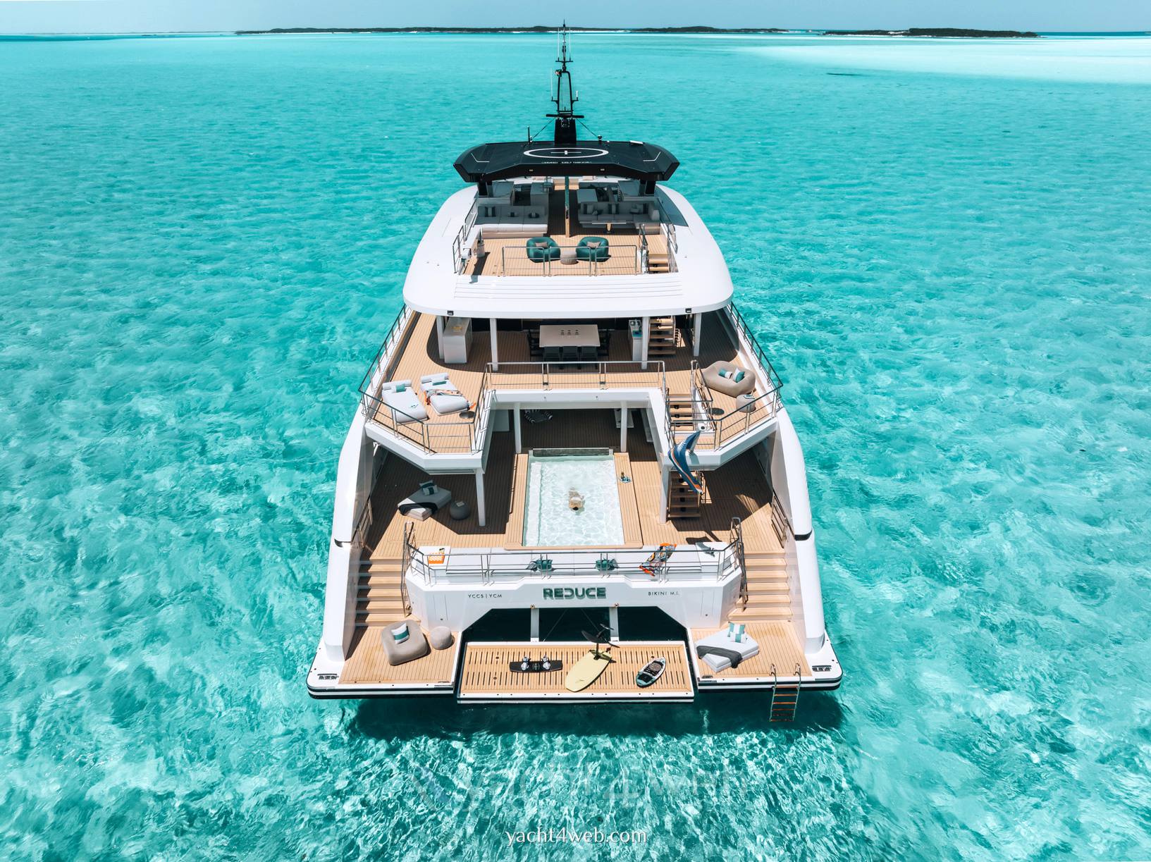 Silver yachts Reduce