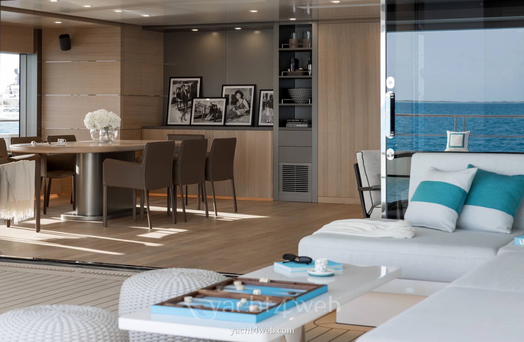 Silver yachts Reduce