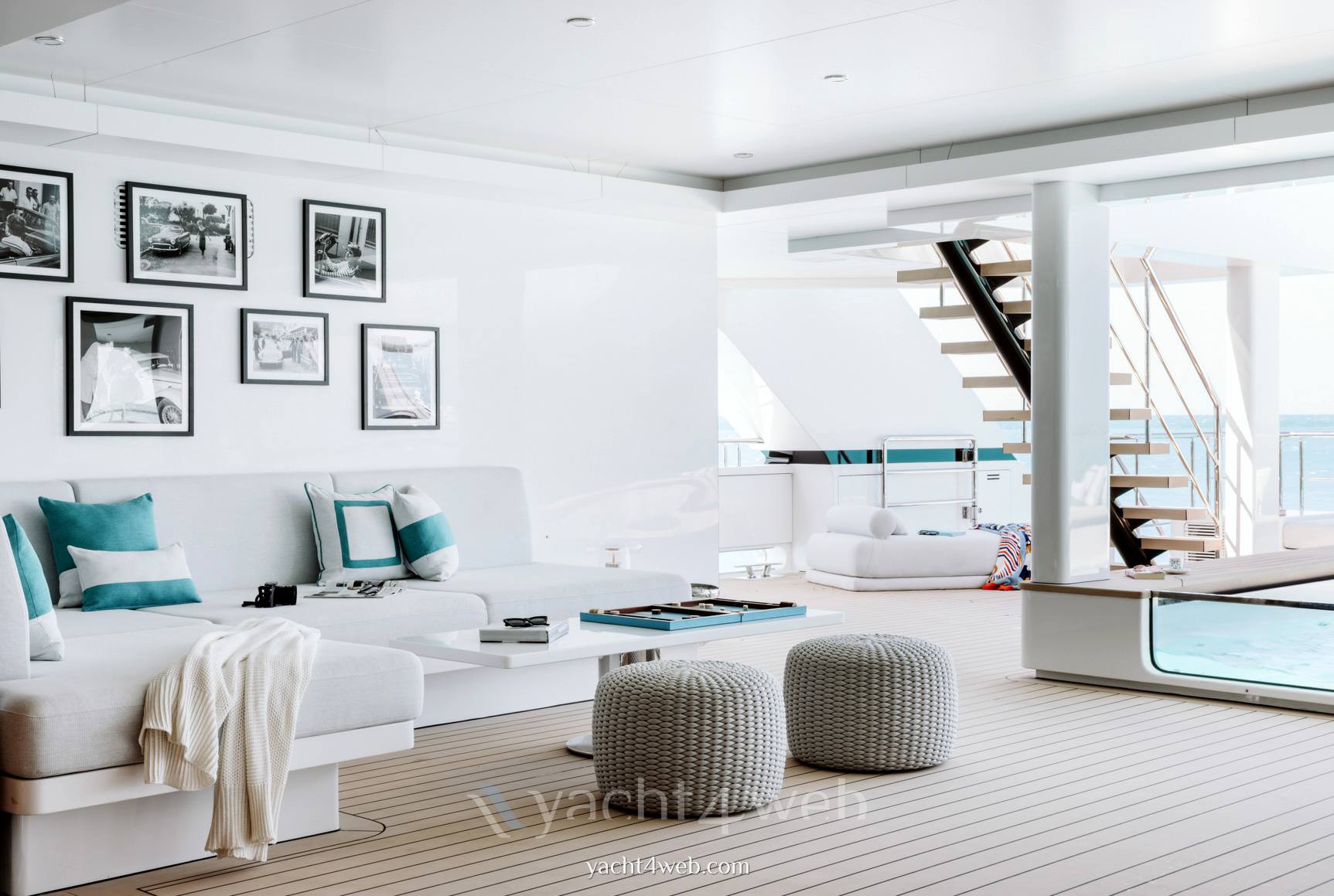 Silver yachts Reduce
