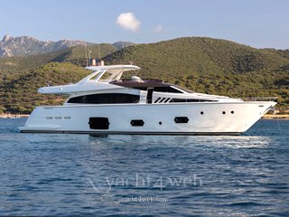 Ferretti Yachts 800
