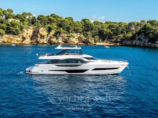 Ferretti Yachts 800