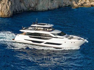 Ferretti Yachts 860