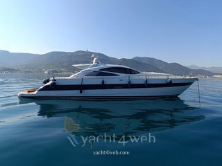 Pershing 76