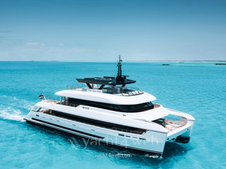 Silver yachts Reduce
