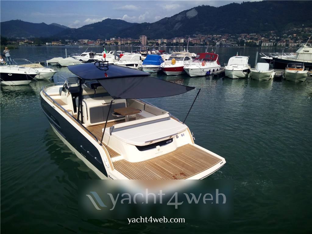 Invictus Gt370 Motor boat used for sale