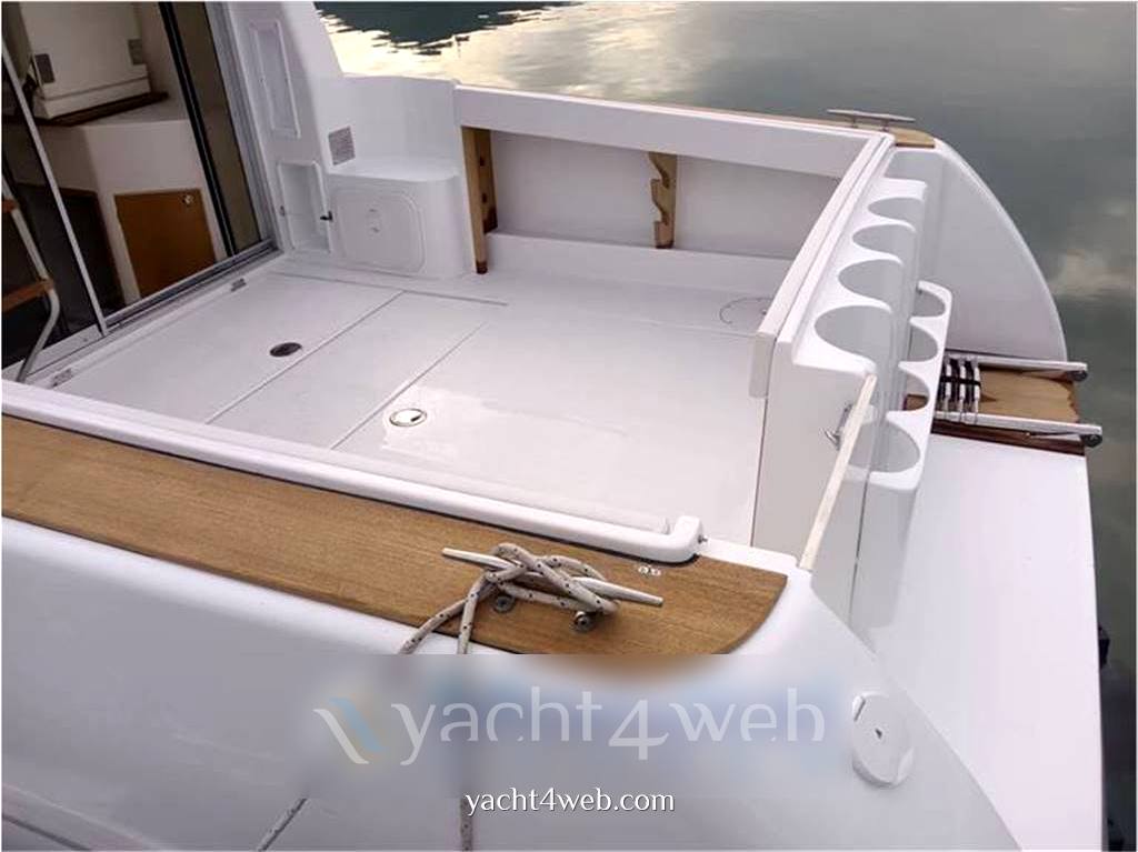 Rio 800 cabin Моторная лодка используется для продажи