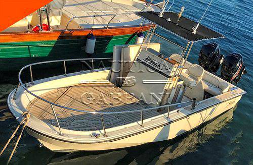 BOSTON WHALER 22 outrage